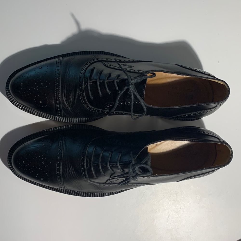 Gucci Lace Ups with Brogue Cap Toe, great condition!